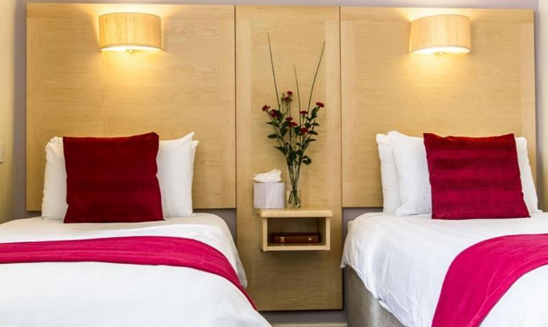 Cambridge Hotel Waterfront Брайтхаус Экстерьер фото